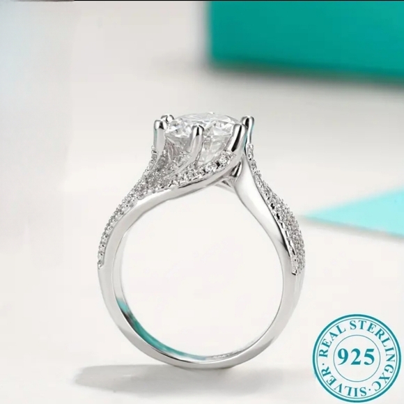 MOISSANITE 925SS | Sz 7 | 3 Carat WG Simulated Diamond w/ GRA Certification NWT - Picture 5 of 10